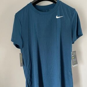 Women's The Nike Tee Dri-Fit Standard Fit Anti-Odor Large Short Sleeve Shirt
